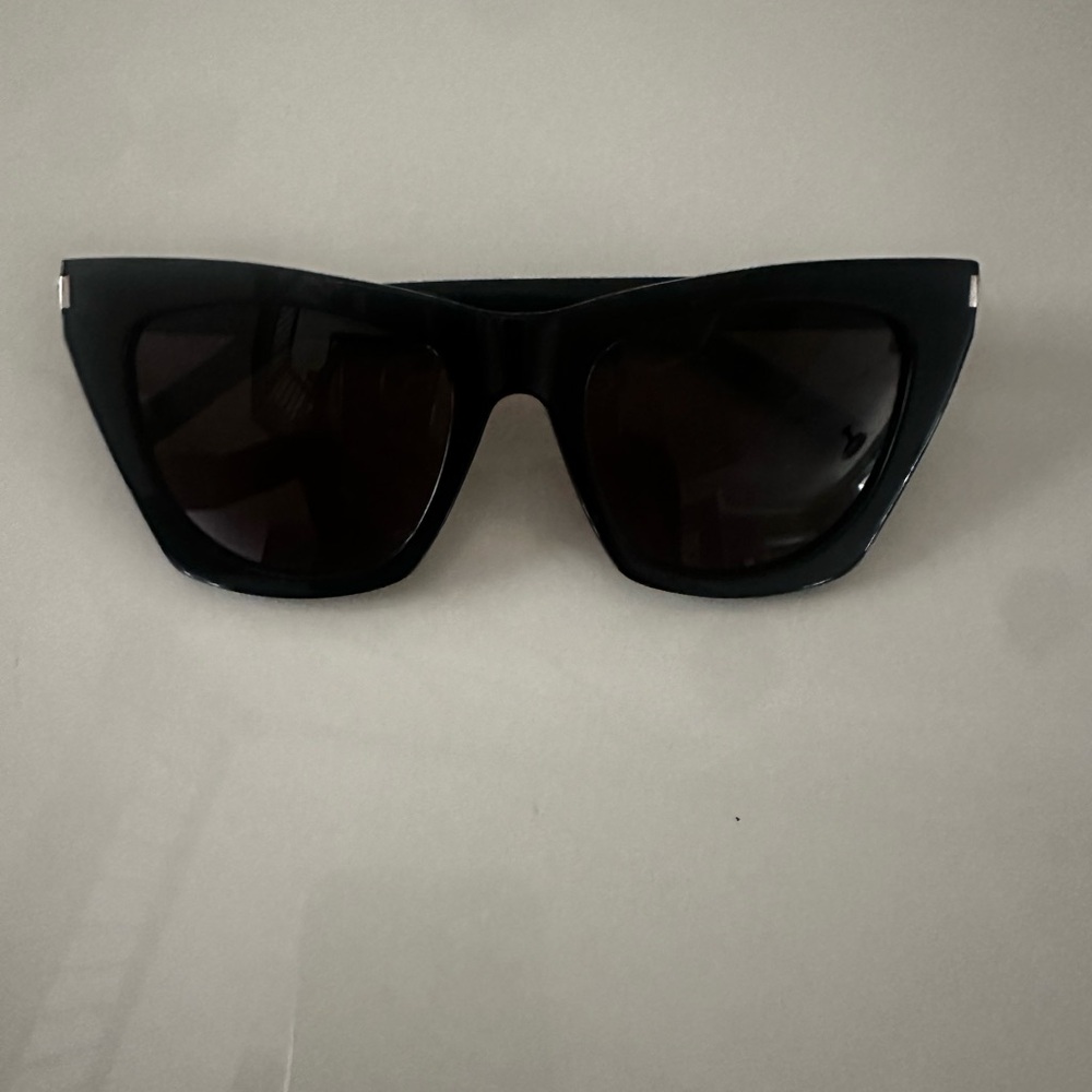 Chic Black Sunglasses